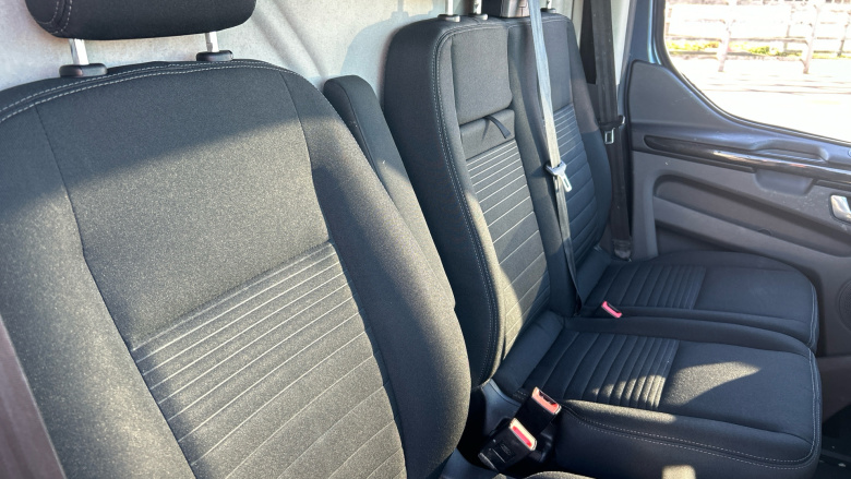 Ford Transit Custom 300 L2 Diesel Fwd 2.0 EcoBlue 130ps Low Roof Limited Van Auto